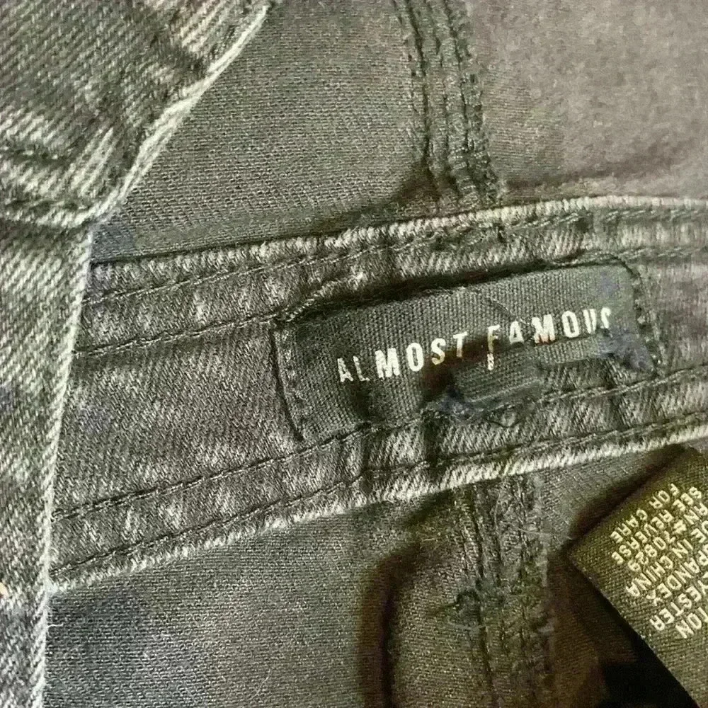 Almost Famous Juniors Black Square Neck Distressed Skinny Denim Overalls Size 7 - Picture 10 of 12